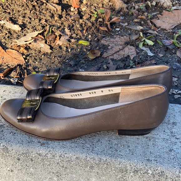 Salvatore Ferragamo brown Leather VARA VERA BOW FLATS 8 A4 (Narrow) - Picture 5 of 13